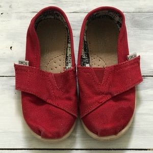 Toddler Toms. Red. Size 7